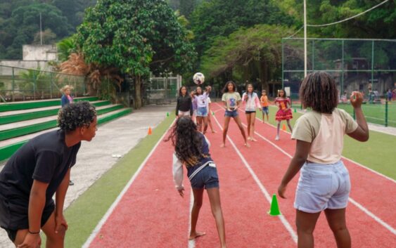 é tempo de férias escolares